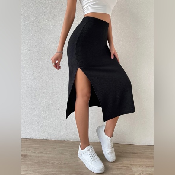 Black Skirt w/ Slit - Picture 2 of 7